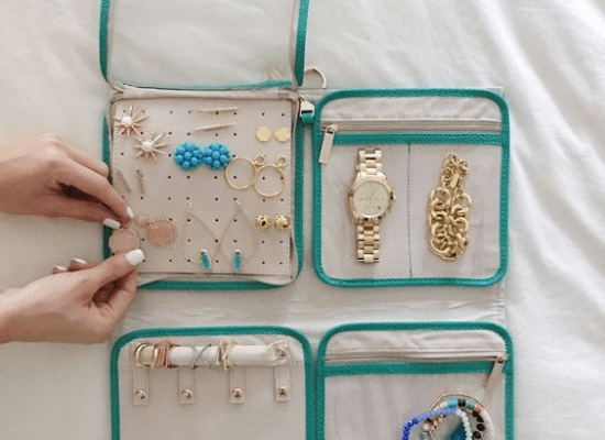 How to Keep Jewelry from Getting Tangled Between Shows? – Jewelry Making  Journal