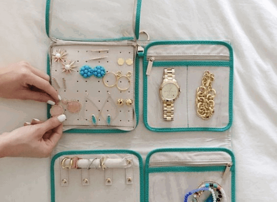 How to Keep Jewelry from Getting Tangled Between Shows? – Jewelry